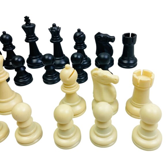 Vintage Staunton Style Chess Set Pieces 30 Piece Weighted Durable Replacement - Picture 2 of 7